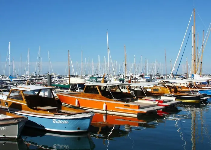 Centre : T2 Avec Loggia, Parking Sécurisé Et Proche - Fr-1-420-61 Appartement *