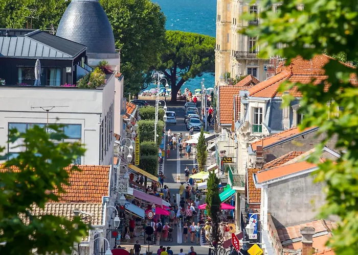 Centre : T2 Avec Loggia, Parking Sécurisé Et Proche - Fr-1-420-61 Appartement Arcachon